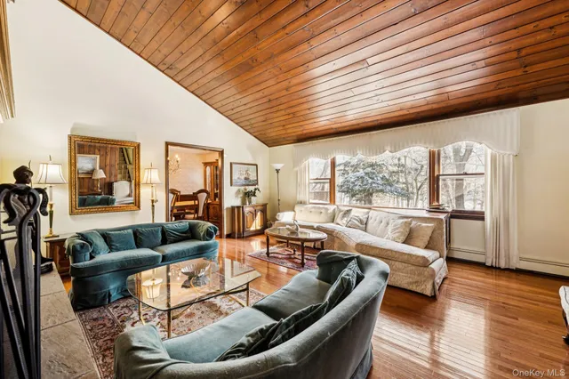 $875,000 | 11 Lodge Lane, Belle Terre, NY 11777