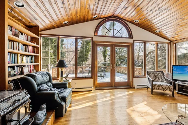 $875,000 | 11 Lodge Lane, Belle Terre, NY 11777