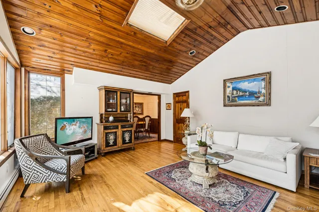 $875,000 | 11 Lodge Lane, Belle Terre, NY 11777