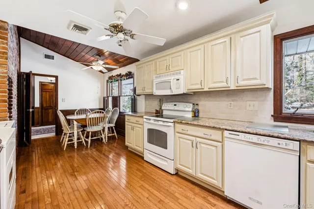 $875,000 | 11 Lodge Lane, Belle Terre, NY 11777