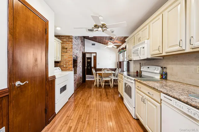 $875,000 | 11 Lodge Lane, Belle Terre, NY 11777