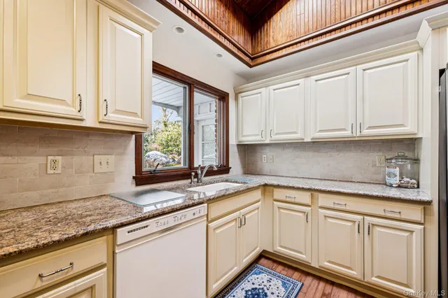 $875,000 | 11 Lodge Lane, Belle Terre, NY 11777