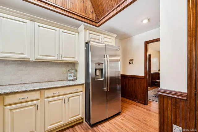 $875,000 | 11 Lodge Lane, Belle Terre, NY 11777