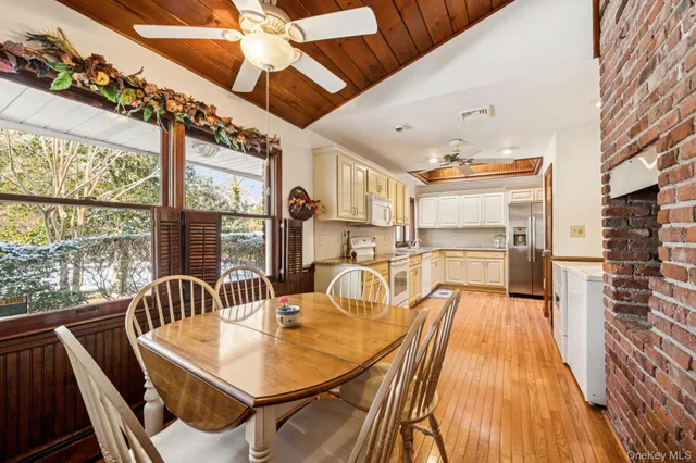 $875,000 | 11 Lodge Lane, Belle Terre, NY 11777