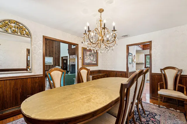 $875,000 | 11 Lodge Lane, Belle Terre, NY 11777