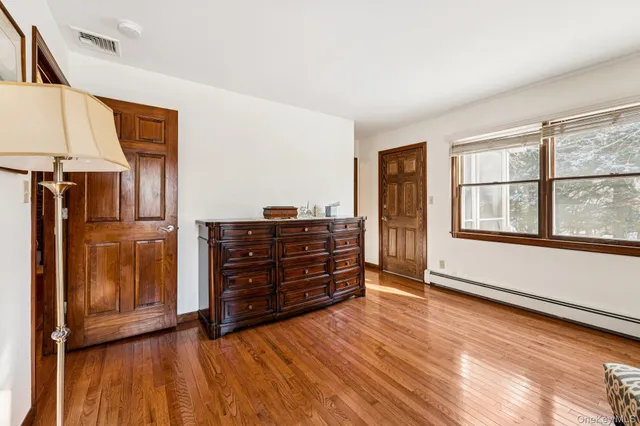 $875,000 | 11 Lodge Lane, Belle Terre, NY 11777