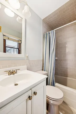 $875,000 | 11 Lodge Lane, Belle Terre, NY 11777