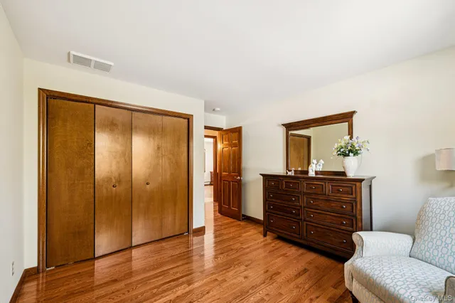 $875,000 | 11 Lodge Lane, Belle Terre, NY 11777