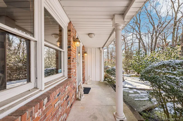 $875,000 | 11 Lodge Lane, Belle Terre, NY 11777