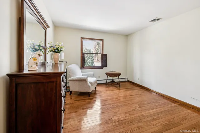 $875,000 | 11 Lodge Lane, Belle Terre, NY 11777