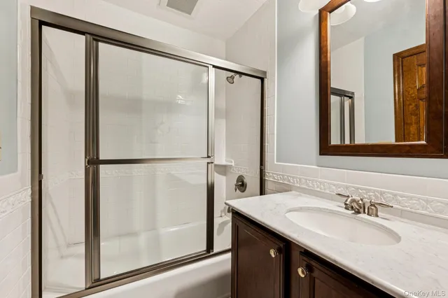 $875,000 | 11 Lodge Lane, Belle Terre, NY 11777