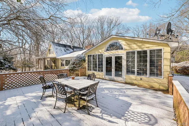 $875,000 | 11 Lodge Lane, Belle Terre, NY 11777