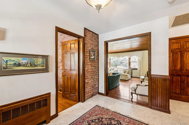 $875,000 | 11 Lodge Lane, Belle Terre, NY 11777