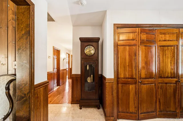 $875,000 | 11 Lodge Lane, Belle Terre, NY 11777