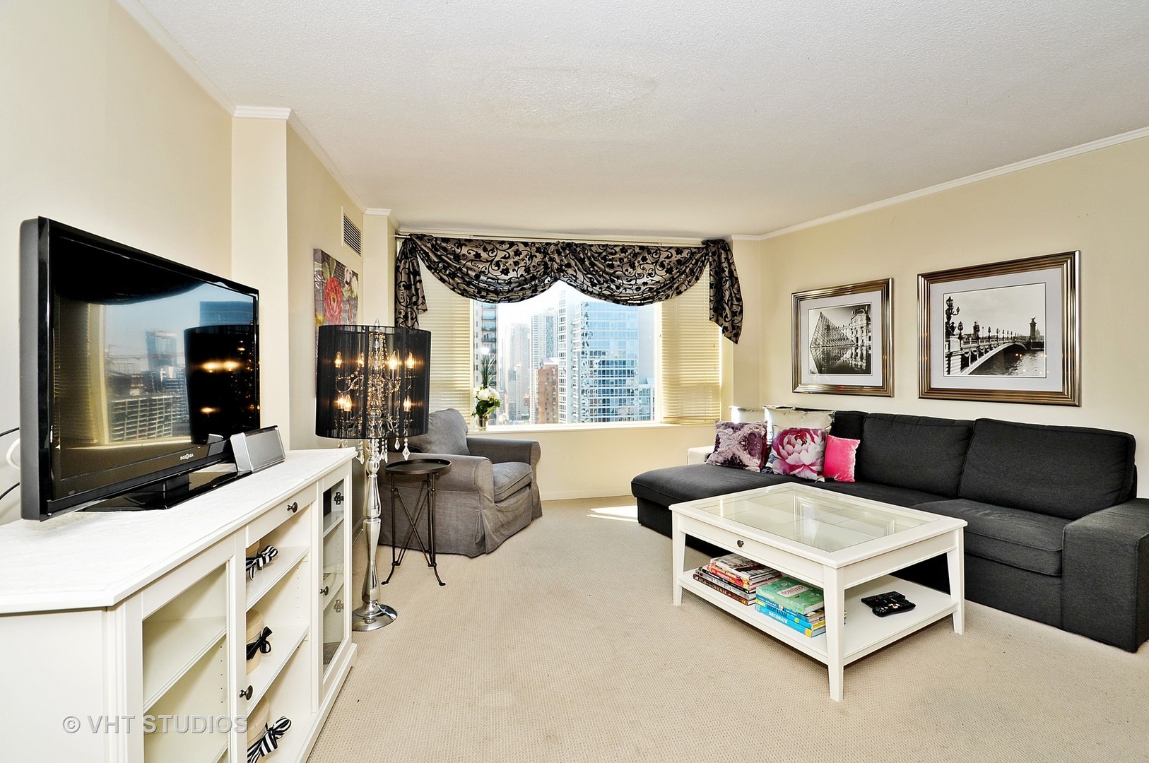 2 East Oak Street, Unit 3101 Chicago, IL 60611 - Photo 3 of 11