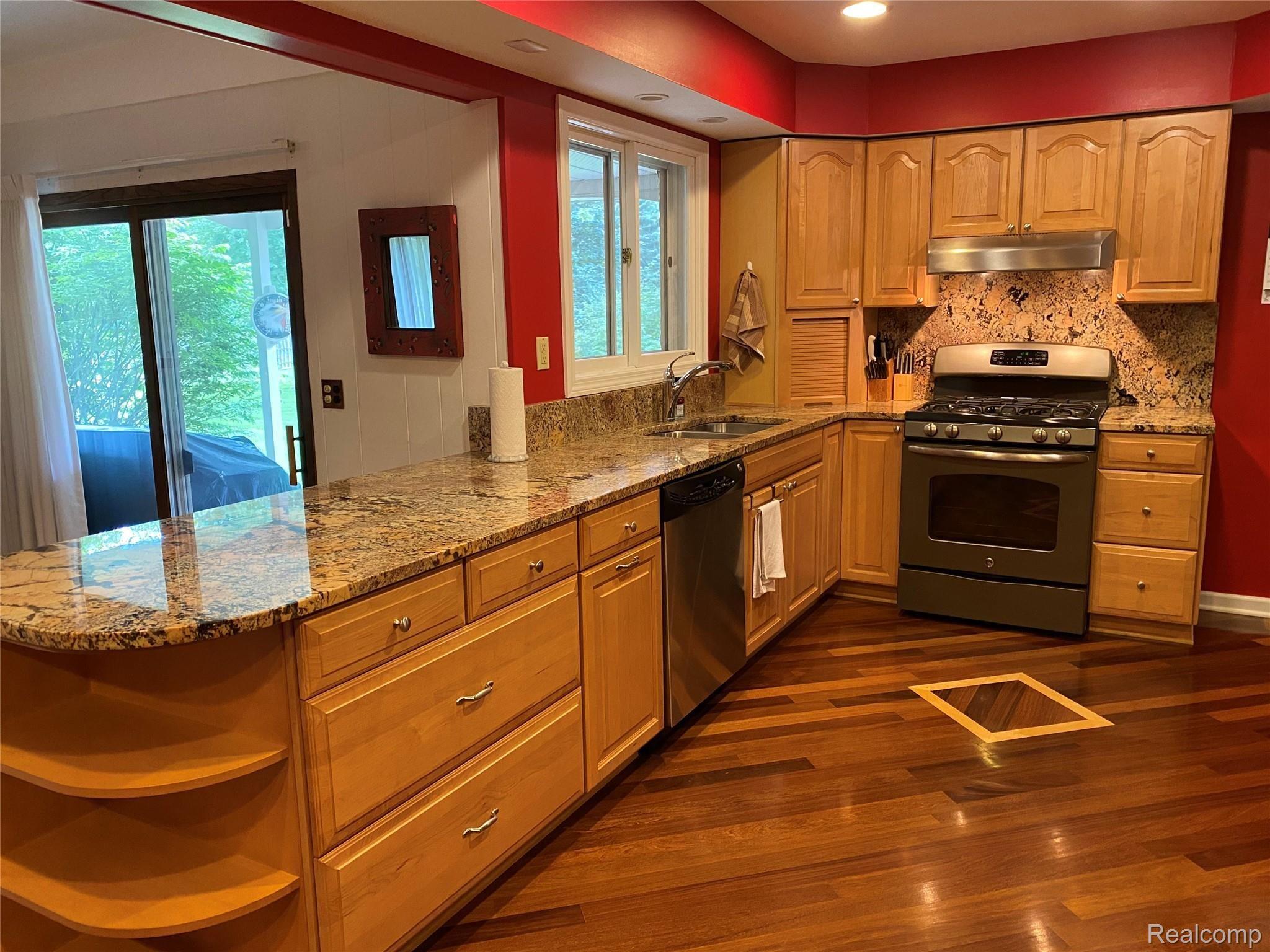 2711 Walbridge Drive Rochester, MI 48307 - Photo 17 of 53 AE33B0E4-C4DC-4773-B478-6C0BE5025224.jpeg