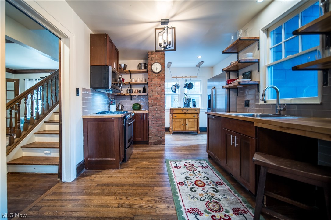 3237 Ormond Road Cleveland, OH 44118 - Photo 7 of 30 Gallery Image 7