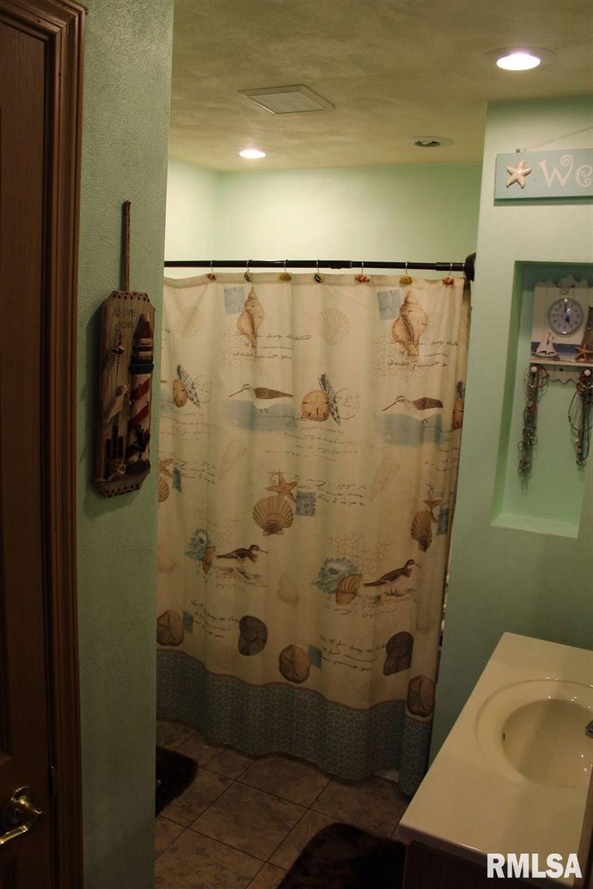 1412 State Street Pekin, IL 61554 - Photo 17 of 29 Gallery Image 17
