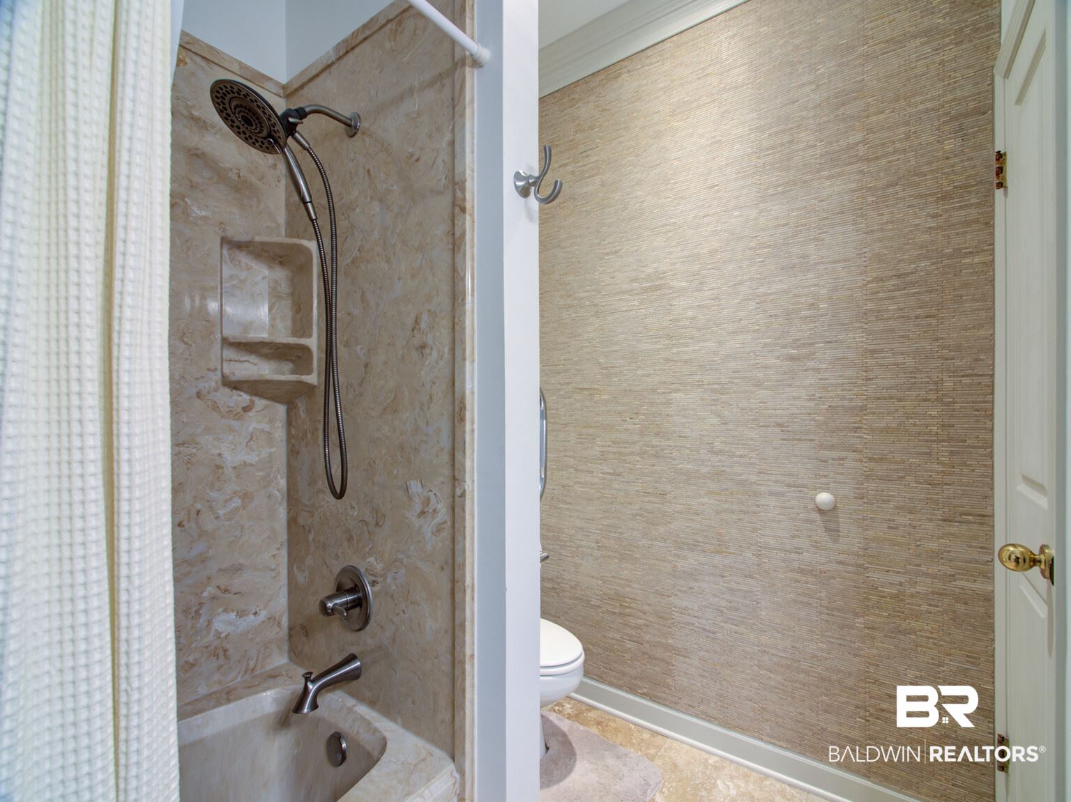 6401 Thompson Lane Daphne, AL 36526 - Photo 26 of 38 Hall Bathroom