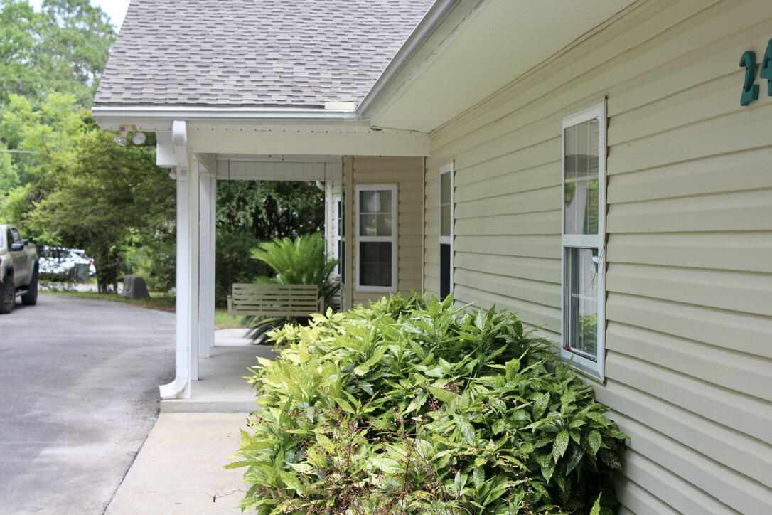 249 Country Manor Road DeFuniak Springs, FL 32435 - Photo 2 of 35 front porch