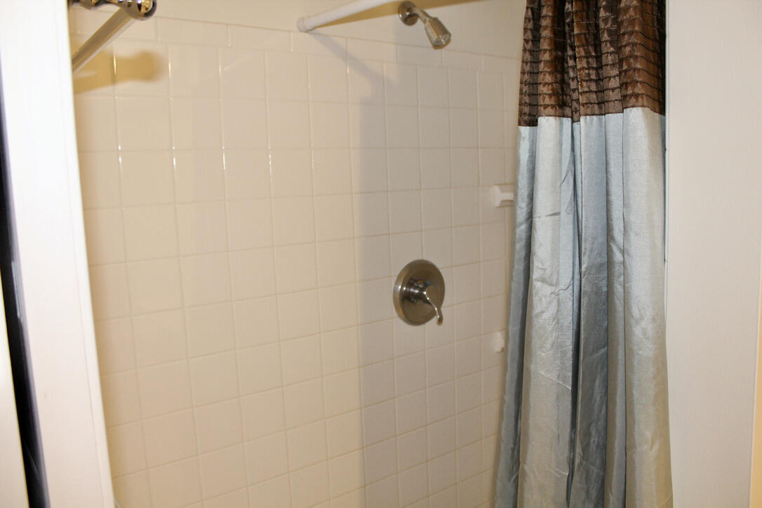 249 Country Manor Road DeFuniak Springs, FL 32435 - Photo 25 of 35 master shower