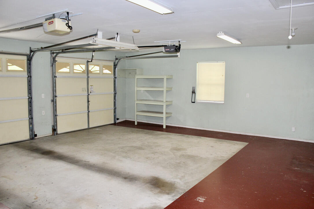 249 Country Manor Road DeFuniak Springs, FL 32435 - Photo 33 of 35 garage pic