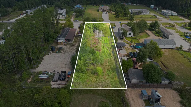 an aerial view of a yard