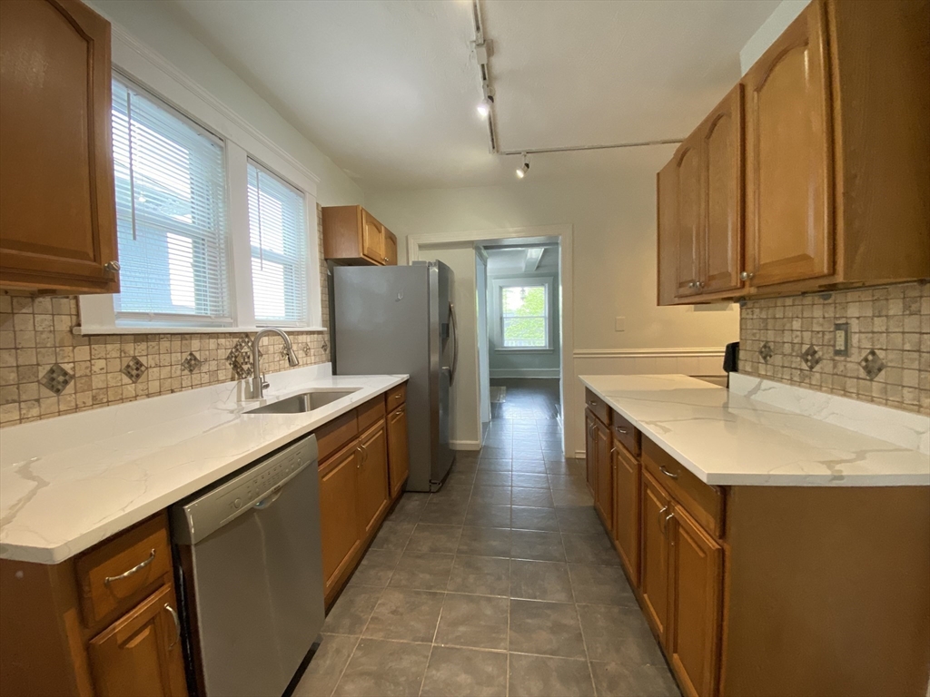 14 St Elmo Road Worcester, MA 01602 - Photo 7 of 16