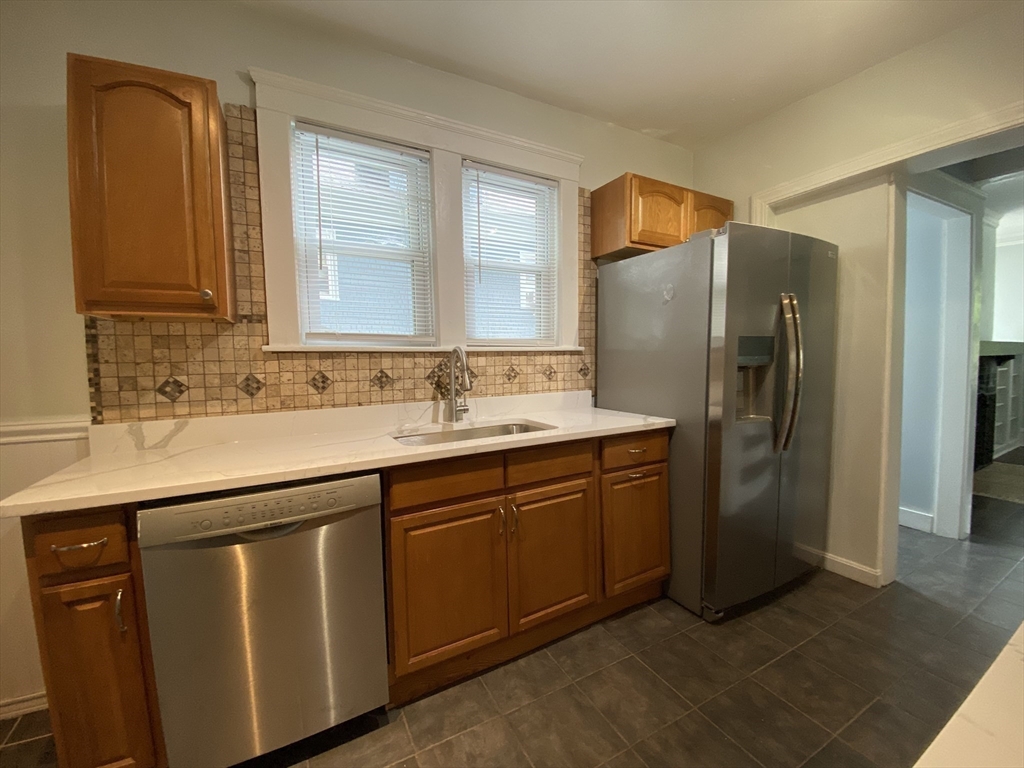 14 St Elmo Road Worcester, MA 01602 - Photo 8 of 16