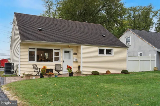 a front view of house with yard