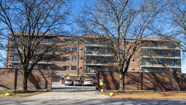 $169,000 | 2320 North Nordica Avenue, Unit 411, Chicago, IL 60707