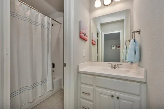 $830,000 | 1117 Thornhill Way, Roanoke, TX 76262