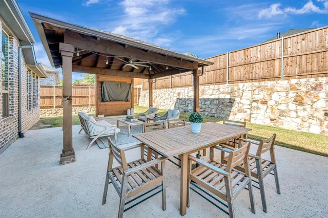 $830,000 | 1117 Thornhill Way, Roanoke, TX 76262