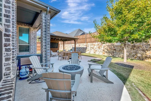 $830,000 | 1117 Thornhill Way, Roanoke, TX 76262