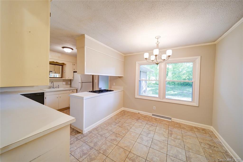 329 Holiday Road Gastonia, NC 28054 - Photo 12 of 36 Gallery Image 12