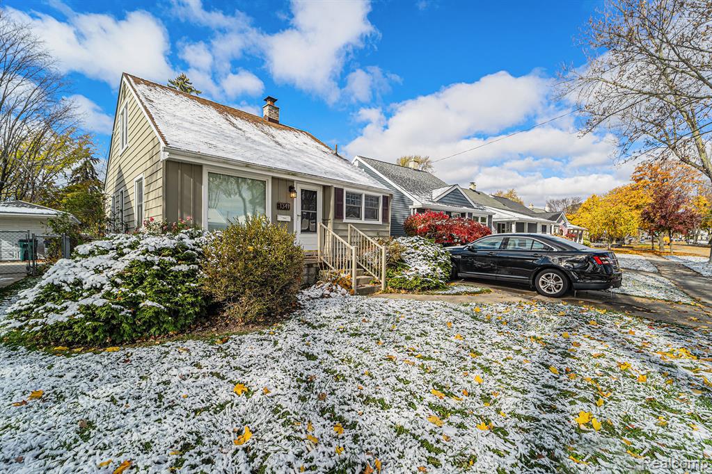 1341 Oakley Road Clawson, MI 48017 - Photo 2 of 12 Gallery Image 2