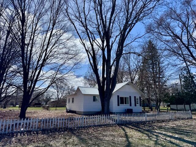 315 East Slosson Avenue Reed City, MI 49677 - Photo 2 of 34 IMG_3099