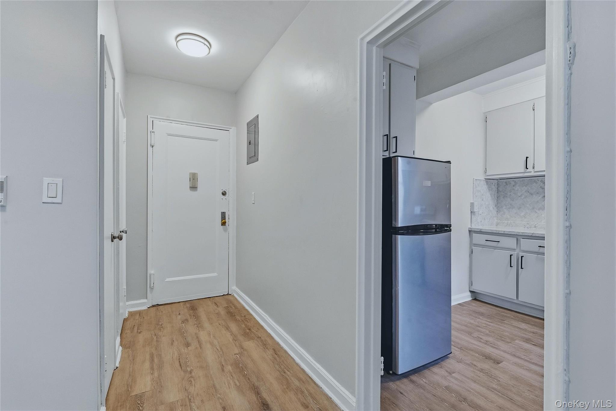 230 Pelham Road, Unit 4L New Rochelle, NY 10805 - Photo 3 of 26 Gallery Image 3
