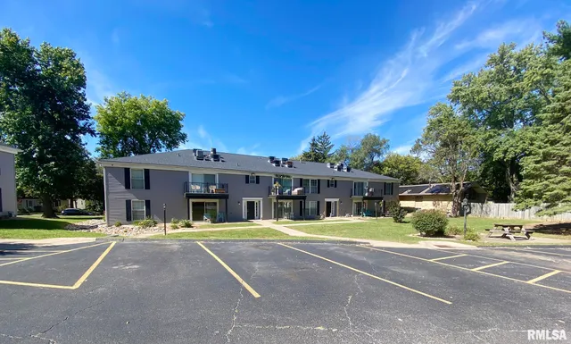 $875 | 5029 North Lakeside Place, Unit L103, Peoria Heights, IL 61616