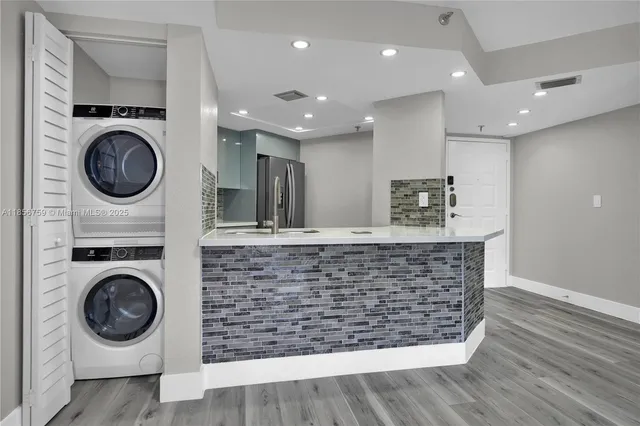 a view of living room with washer and dryer