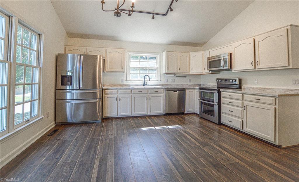 804 South Ridge Road Burlington, NC 27217 - Photo 3 of 29 Gallery Image 3