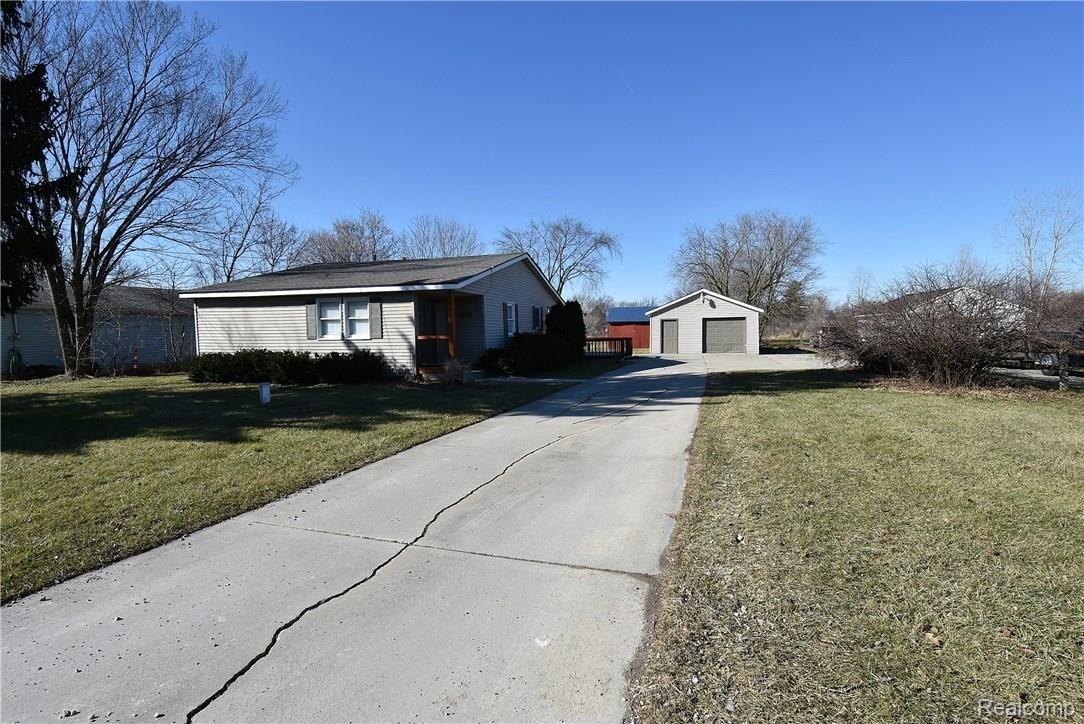 3062 Belsay Road Burton, MI 48519 - Photo 2 of 34 DSC_4376.JPG