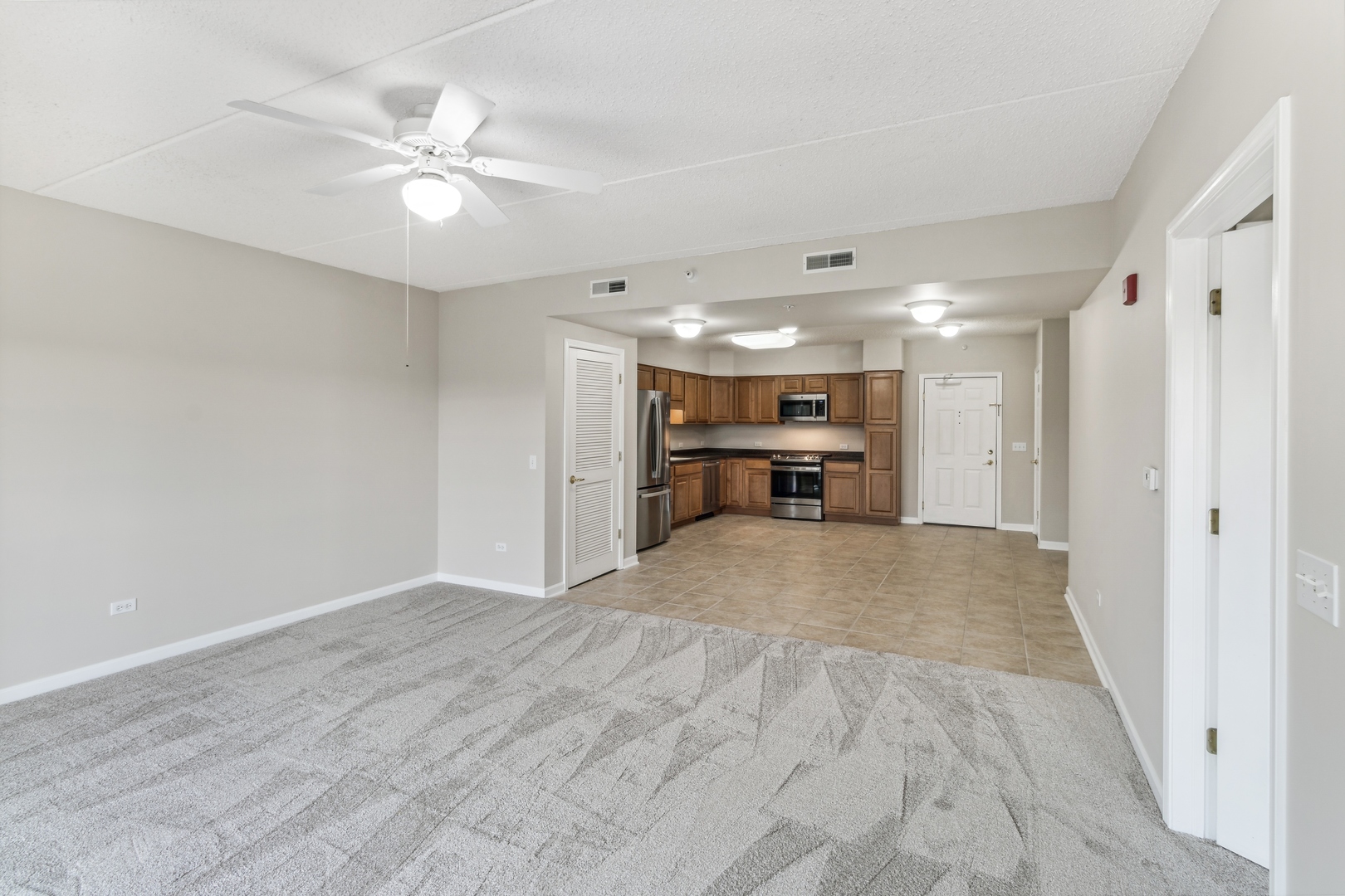 601 West Rand Road, Unit 308 Arlington Heights, IL 60004 - Photo 5 of 16 Gallery Image 5