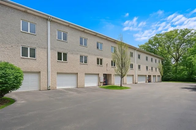 $310,000 | 7823 West 157th Place, Unit 1W, Orland Park, IL 60462