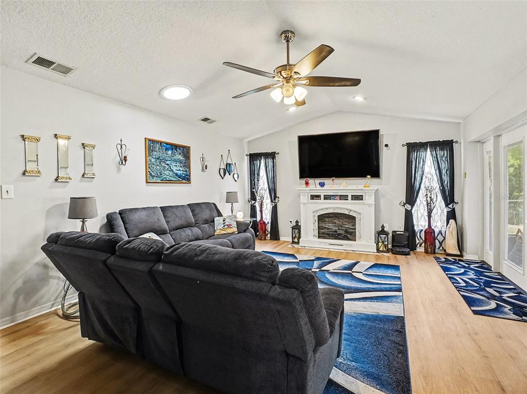 18 Weston Road Leesburg, FL 34748 - Photo 7 of 34