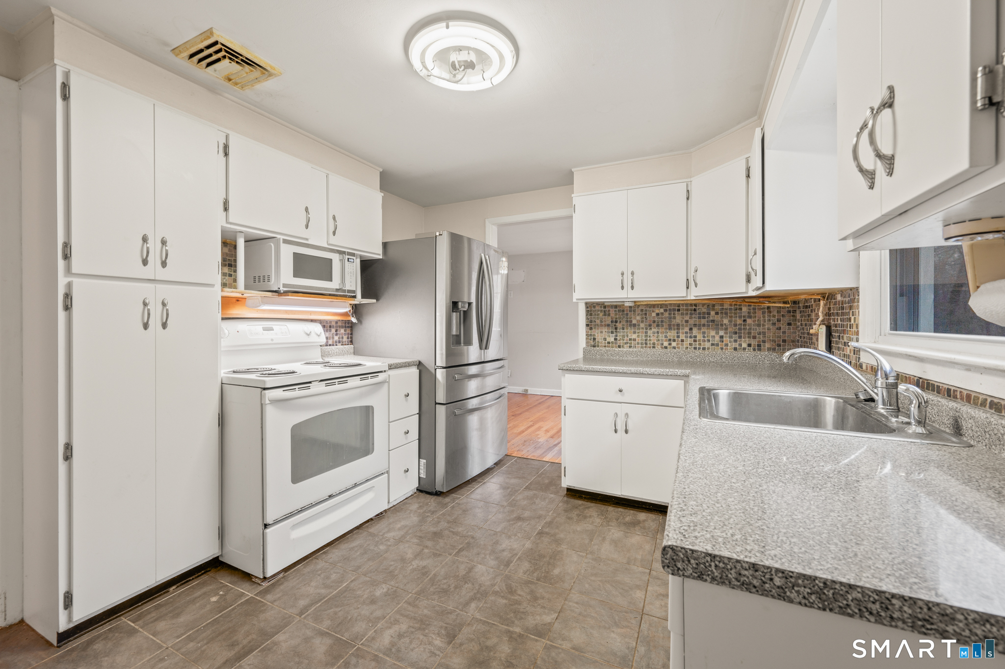 55 Forest Street Hamden, CT 06518 - Photo 18 of 32