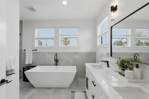 $1,100,000 | 1727 Maryland Avenue Northeast, St. Petersburg, FL 33703