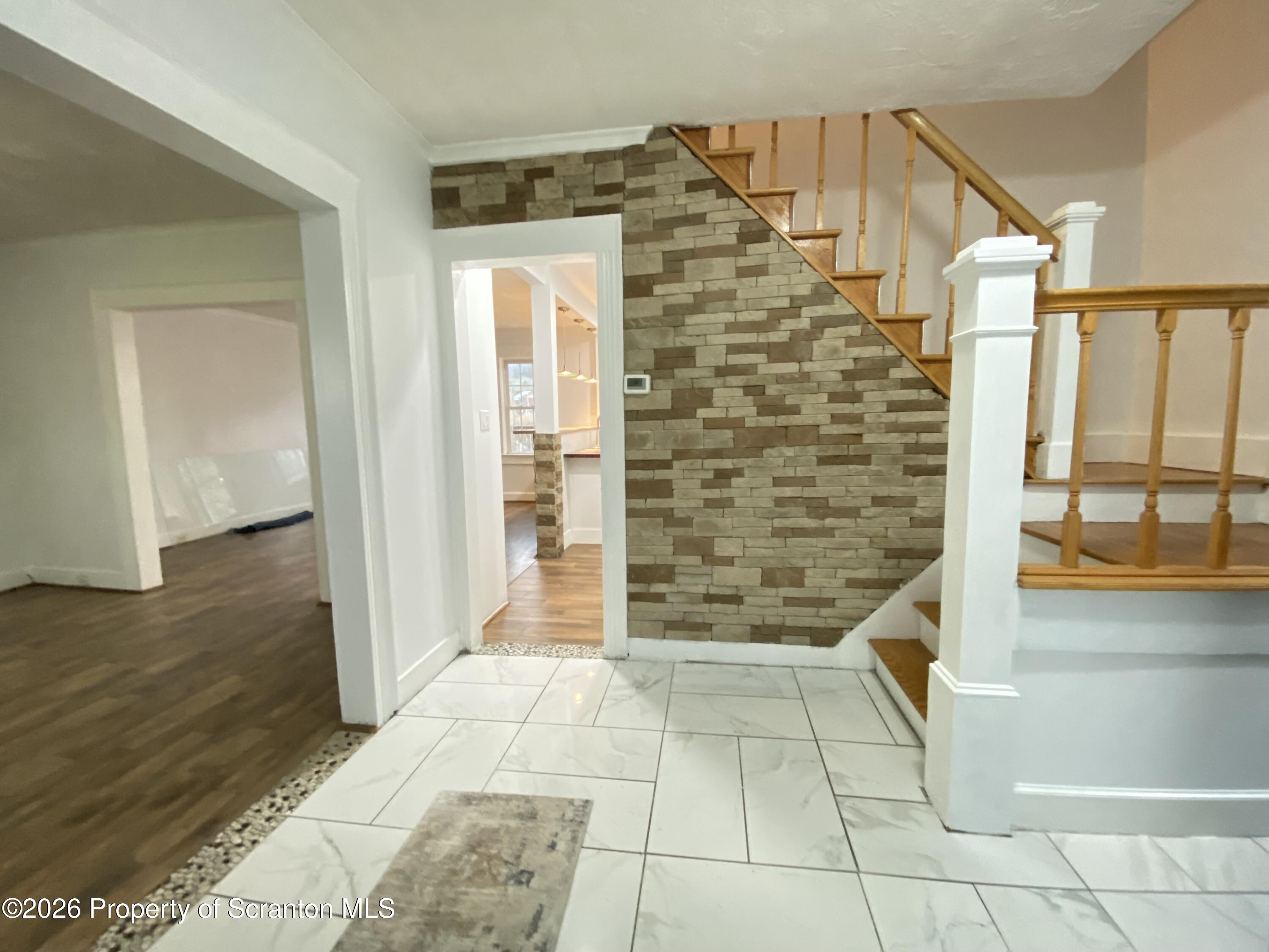 1827 Prospect Avenue Scranton, PA 18505 - Photo 4 of 48