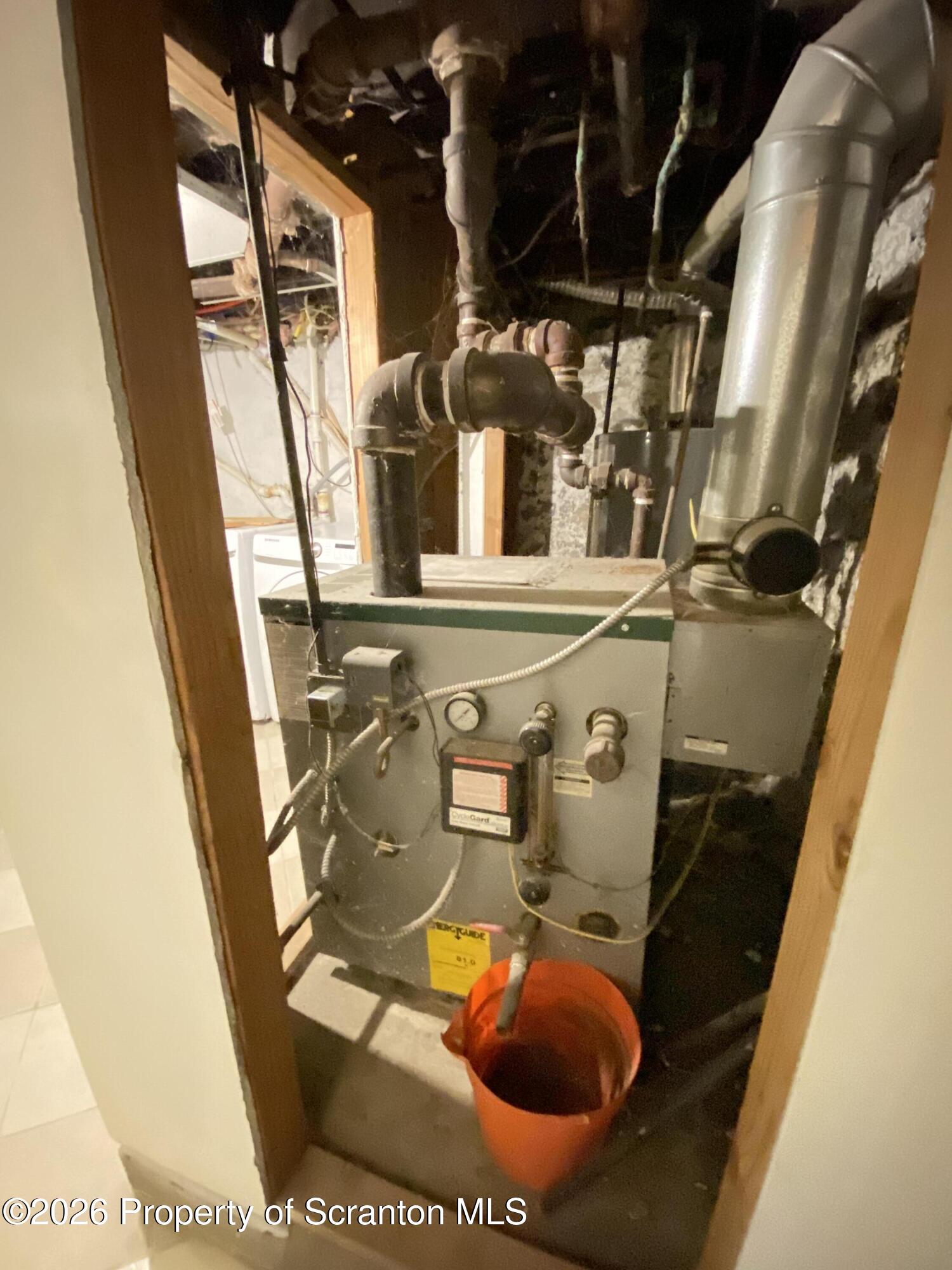 1827 Prospect Avenue Scranton, PA 18505 - Photo 42 of 48 a utility room with dryer and washer