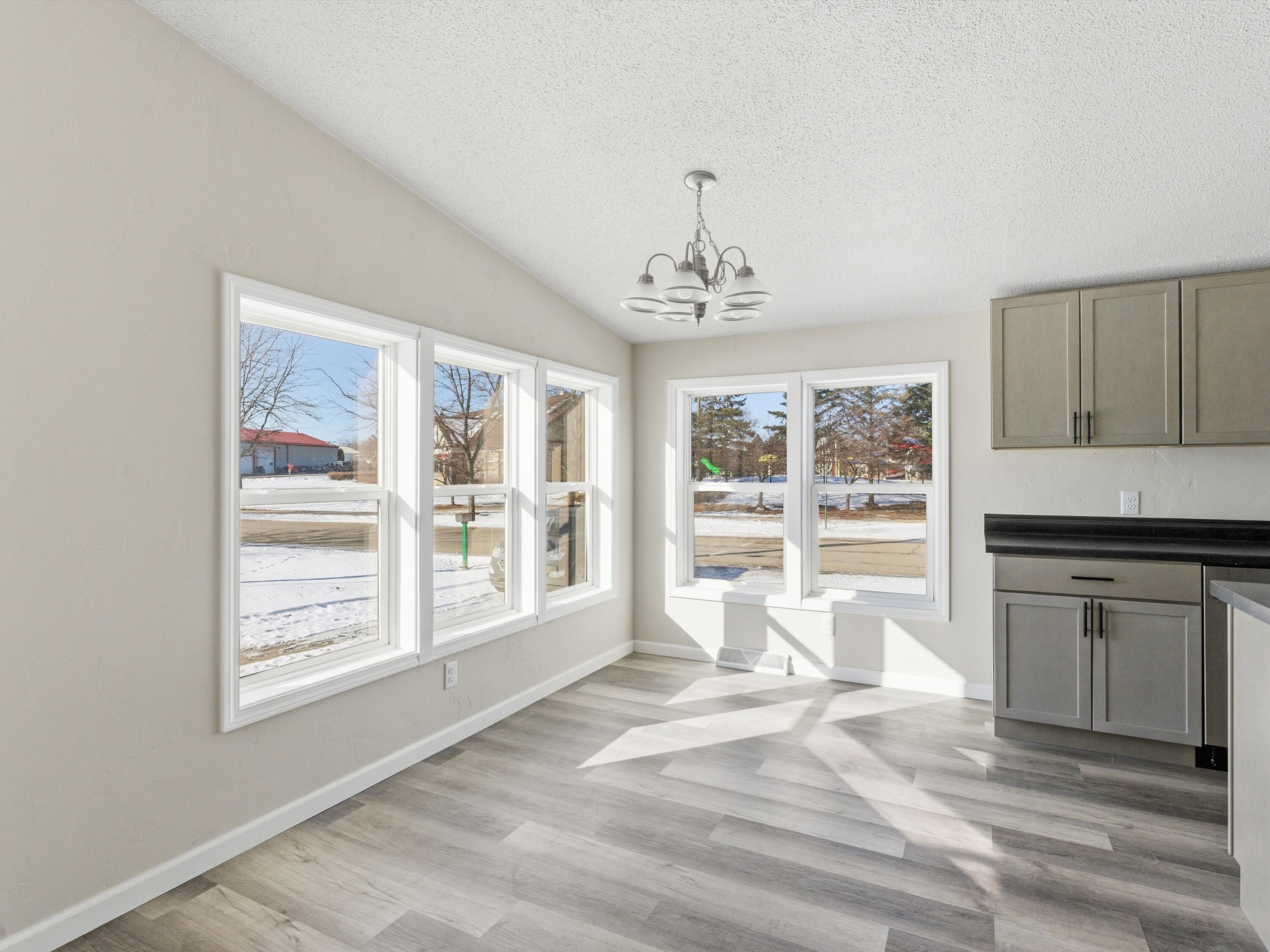 320 Lincoln Avenue Omro, WI 54963 - Photo 3 of 26 15-015_2800469_00040